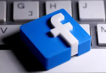 O número de contas falsas removidas está em declínio no Facebook - Foto: REUTERS/Dado Ruvic